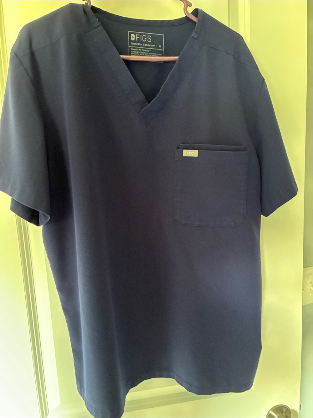 FIGS Men’s Navy V-Neck Short Sleeve Scrub Top